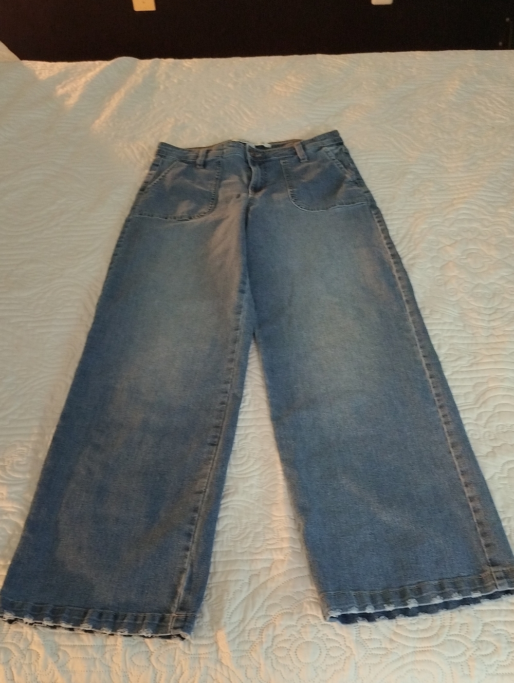 Celebrity Pink Denim Wide-Leg Jeans in Medium Blue